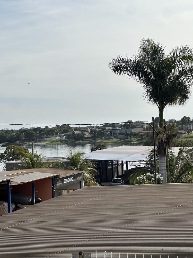 Represa e garagem náutica